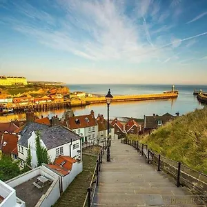 https://cottages-whitby.yorkshirehotels.net