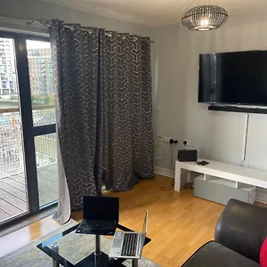 Remo Near Canary Wharf & 02 Arena Apartment